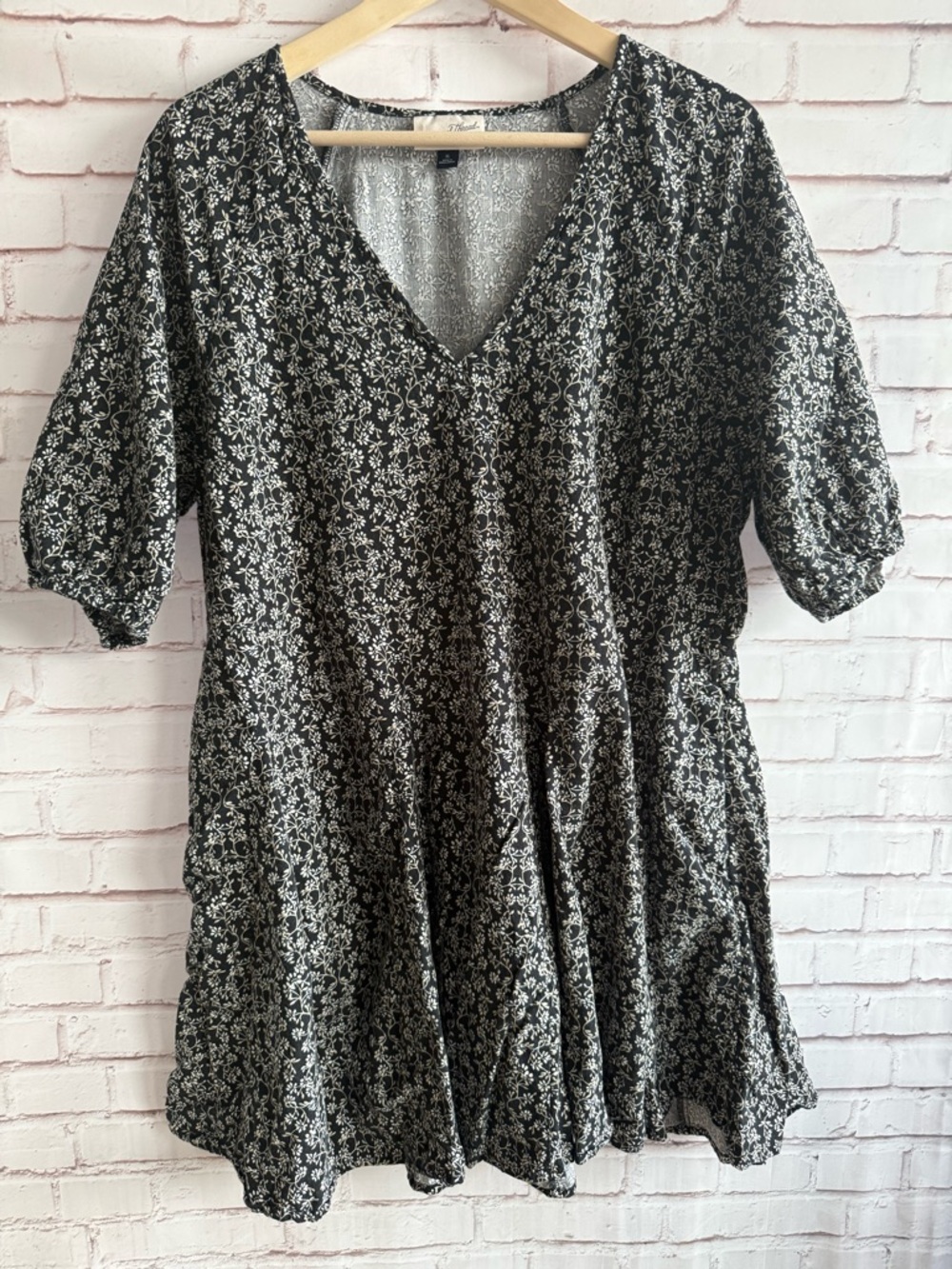 Universal Thread Black Floral V-Neck Tunic